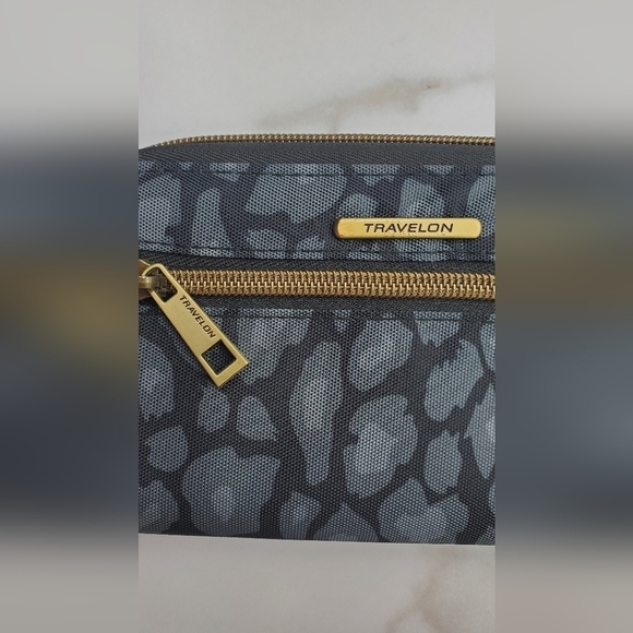 Travelon RFID Blocking Grey Animal Print Continental Wallet Wristlet - Picture 7 of 11